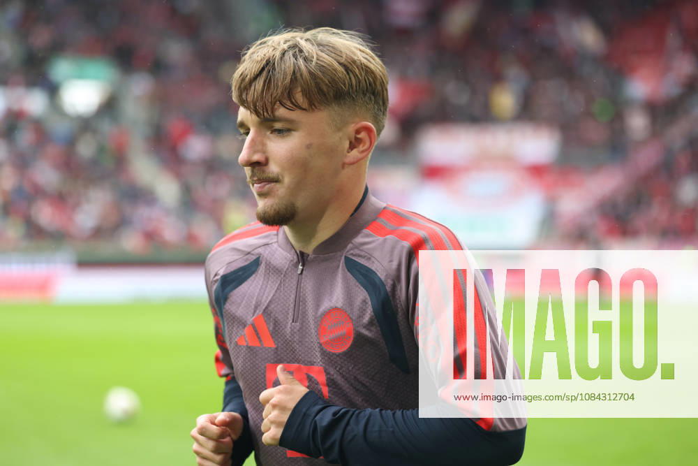 Lennart Karl, FC Bayern Munich, age 42 before the game, GER, FC Augsburg vs. FC Bayern Munich, soccer, Bundesliga, Matchday 5, 2026–2027 season, October 10, 2026, DFL and DFB regulations prohibit any use of photographs as image sequences and or quasi-video, GER, FC Augsburg vs. FC Bayern Munich, soccer, Bundesliga, Matchday 5, 2026–2027 season, October 10, 2026, Augsburg