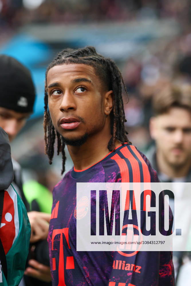 Michael Olise, FC Bayern Munich, 17 minutes before the game, GER, FC Augsburg vs. FC Bayern Munich, Soccer, Bundesliga, Matchday 5, 2026–2027 Season, October 10, 2026, DFL and DFB regulations prohibit any use of photographs as image sequences and or quasi-video, GER, FC Augsburg vs. FC Bayern Munich, soccer, Bundesliga, Matchday 5, 2026–2027 season, October 10, 2026, Augsburg