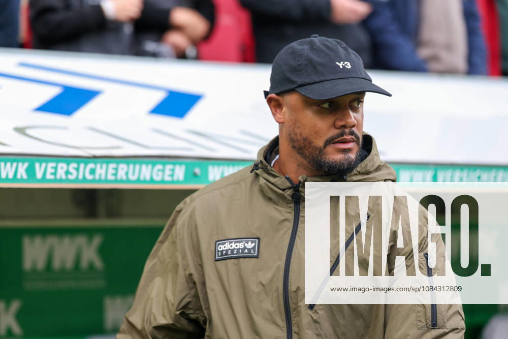 Vincent Kompany, FC Bayern Munich, Head Coach before the game, GER, FC Augsburg vs. FC Bayern Munich, Soccer, Bundesliga, Matchday 5, 2026–2027 Season, October 10, 2026, DFL and DFB regulations prohibit any use of photographs as image sequences and or quasi-video, GER, FC Augsburg vs. FC Bayern Munich, soccer, Bundesliga, Matchday 5, 2026–2027 season, October 10, 2026, Augsburg