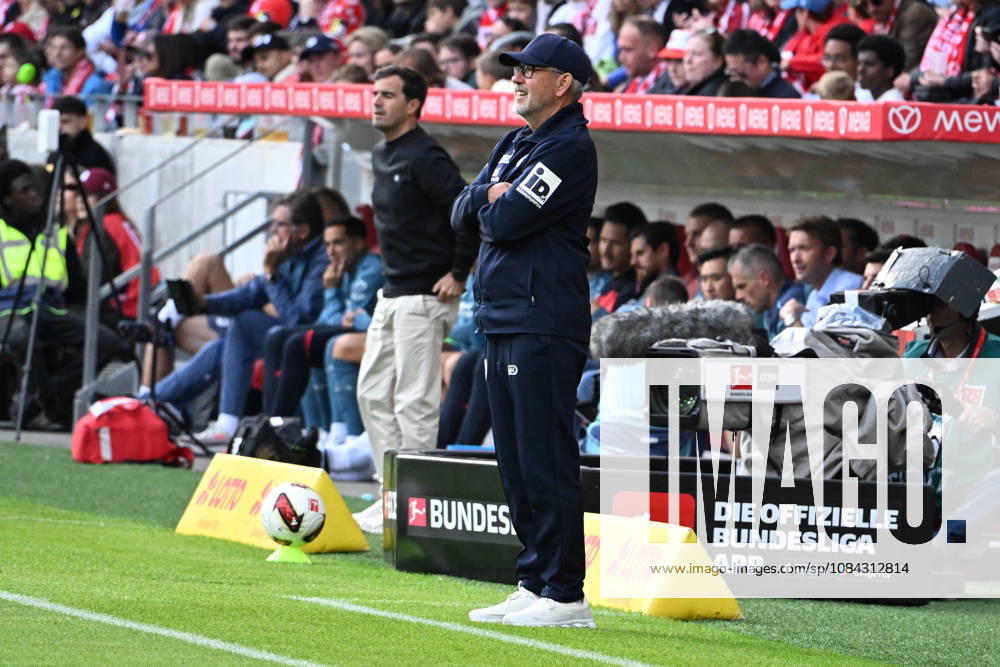 Soccer, Bundesliga 1, FSV Mainz 05 vs. Bayer 04 Leverkusen – Coach Urs Fischer, FSV Mainz 05. DFL and DFB regulations prohibit any use of photographs as image sequences and or quasi-video. Mainz