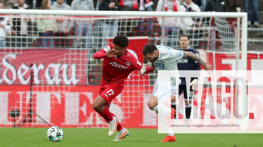 Men s, Soccer, 2026–2027 Season, 3rd Division, Matchday 8: FC Würzburger Kickers vs. FC Hansa Rostock; from left: Liam Omore (FC Würzburger Kickers), Leon Dajaku (FC Hansa Rostock); Würzburg, AKON ARENA, Bavaria, Germany