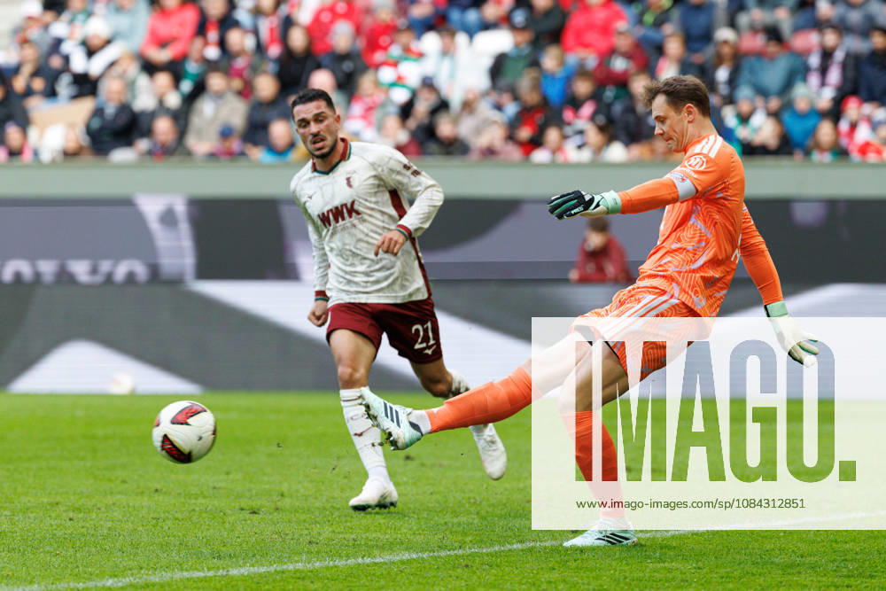 Manuel Neuer 1, FC Bayern Munich in the background, Arijon Ibrahimovic 21, FC Augsburg during the match between FC Augsburg and FC Bayern Munich, soccer, men s, Bundesliga, 2026–2027, Matchday 5 on October 10, 2026, in Augsburg, WWK ARENA. DFL and DFB regulations prohibit any use of photographs as image sequences and or quasi-video. Bayern, Germany