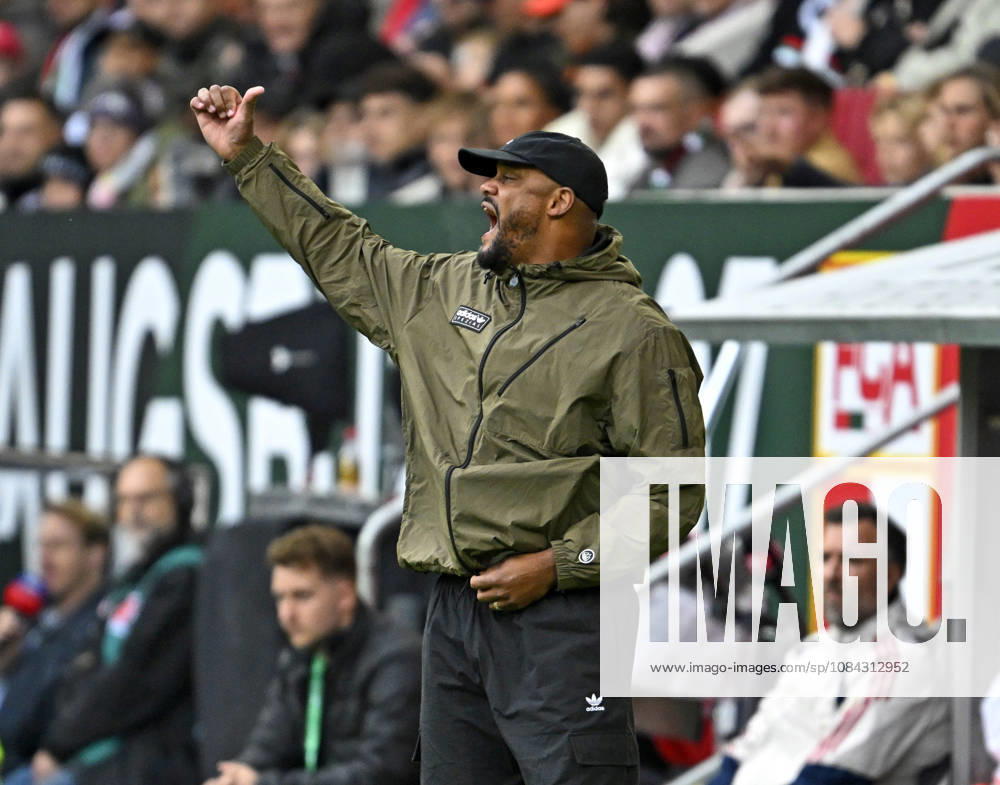 2026–2027 Bundesliga, Matchday 5, FC Augsburg vs. FC Bayern Munich, at the WWK Arena in Augsburg, Coach Vincent Kompany of FC Bayern Munich is dissatisfied