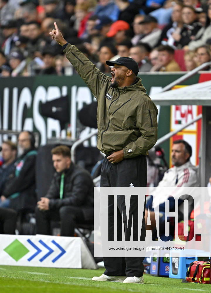 2026–2027 Bundesliga, Matchday 5, FC Augsburg vs. FC Bayern Munich, at the WWK Arena in Augsburg, Coach Vincent Kompany of FC Bayern Munich is dissatisfied
