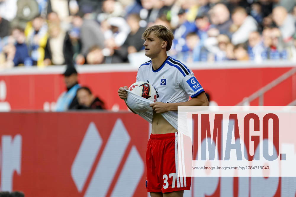 Louis Lemke, Hamburger SV, age 37 during a throw-in, Germany, soccer, Bundesliga 1, Matchday 5, 2026–2027, TSG Hoffenheim vs. Hamburger SV, October 10, 2026, Sinsheim SNP Arena, Germany