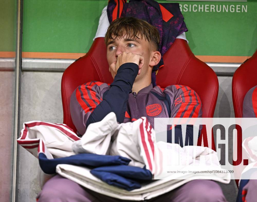 2026–2027 Bundesliga Season, Matchday 5, FC Augsburg vs. FC Bayern Munich, at the WWK Arena in Augsburg, Lennart Karl of FC Bayern Munich on the bench