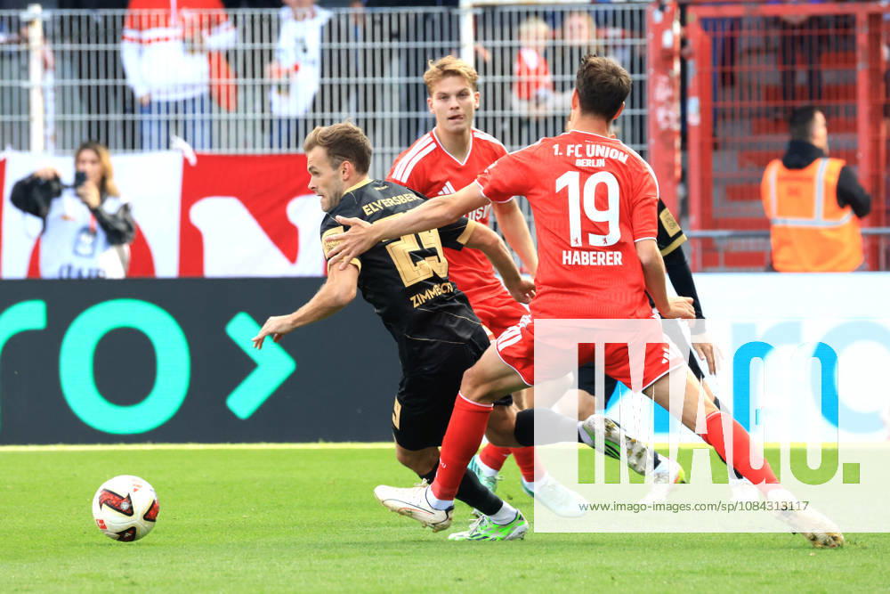 GER, Soccer, Bundesliga 1, 2026–2027, Alte Foersterei, 1. FC Union vs. SV Elversberg, Matchday 5, Janik Haberer, 1. FC Union Berlin 19, Andras Schaefer 1 FC Union Berlin 13, Tom Zimmerschied Elversberg 29. 1st League. DFB and DFL regulations prohibit any use of photographs as image sequences and or quasi-video. nordphoto GmbH, Engler, Berlin, Alte Försterei Stadium, Berlin, Germany
