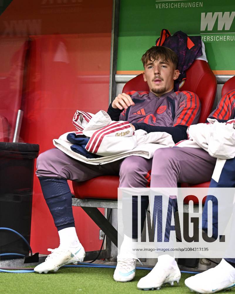 2026–2027 Bundesliga, Matchday 5, FC Augsburg vs. FC Bayern Munich, at the WWK Arena in Augsburg, Lennart Karl of FC Bayern Munich on the bench