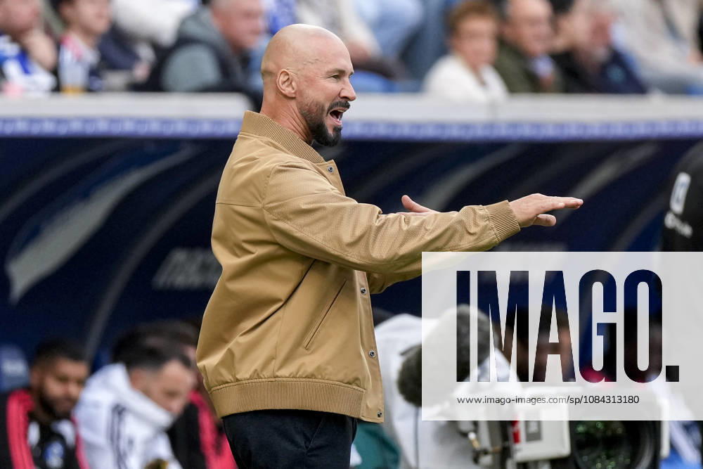 Christian Ilzer, coach and head coach of Hoffenheim, gives instructions, gesturing with his arms; single frame, single photo, action, 10 10 2026, Sinsheim, Germany, soccer, Bundesliga, TSG 1899 Hoffenheim vs. Hamburger SV, DFB and DFL regulations prohibit any use of photographs as image sequences and or quasi-video