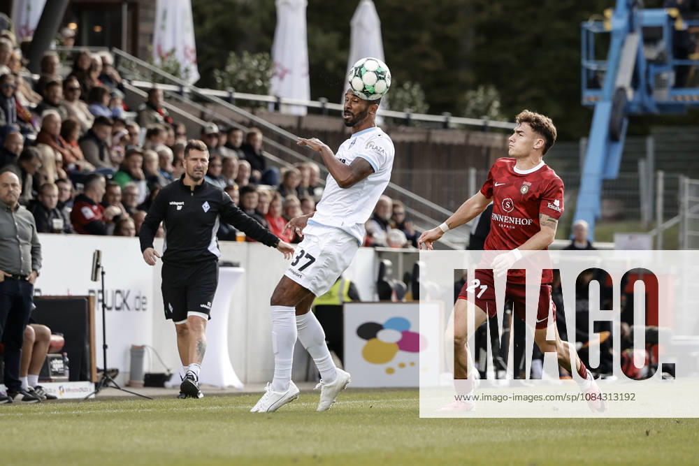 Soccer 3rd Division, SG Sonnenhof Grossaspach vs. SV Waldhof Mannheim, Noah Sarenren Bazee (SV Waldhof Mannheim), 37, headed toward elimination