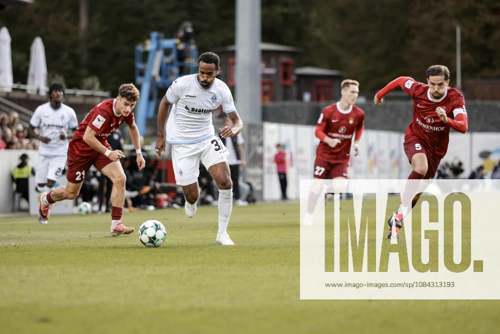 Soccer 3rd Division, SG Sonnenhof Grossaspach vs. SV Waldhof Mannheim, Noah Sarenren Bazee (SV Waldhof Mannheim), 37, followed by 2 players