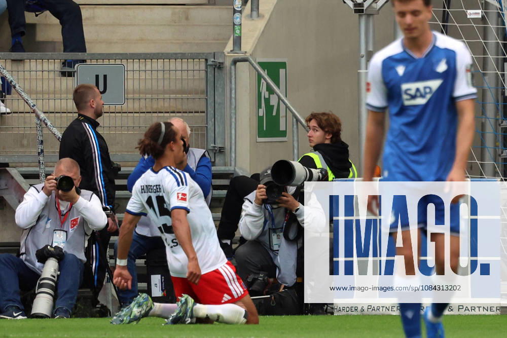 Soccer, Bundesliga 1, TSG 1899 Hoffenheim vs. Hamburger SV: Goal celebration after Yussuf Poulsen’s goal (0–1) Hamburger SV DFL DFB REGULATIONS PROHIBIT ANY USE OF PHOTOGRAPHS AS IMAGE SEQUENCES AND OR QUASI-VIDEO Sinsheim
