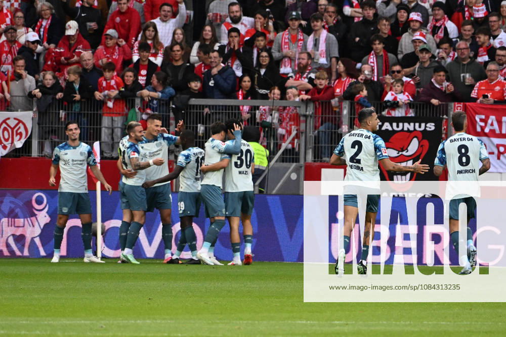 Soccer 1 Bundesliga, FSV Mainz 05 vs. Bayer 04 Leverkusen: Goal celebration after Patrik Schick s goal for Bayer 04 Leverkusen (0-2). DFL and DFB regulations prohibit any use of photographs as image sequences and or quasi-VIDEO Mainz