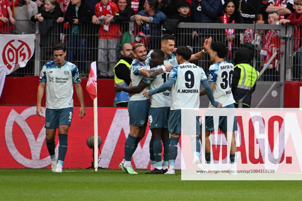 Soccer 1 Bundesliga, FSV Mainz 05 vs. Bayer 04 Leverkusen: Goal celebration after Patrik Schick s goal for Bayer 04 Leverkusen (0-2). DFL and DFB regulations prohibit any use of photographs as image sequences and or quasi-VIDEO Mainz