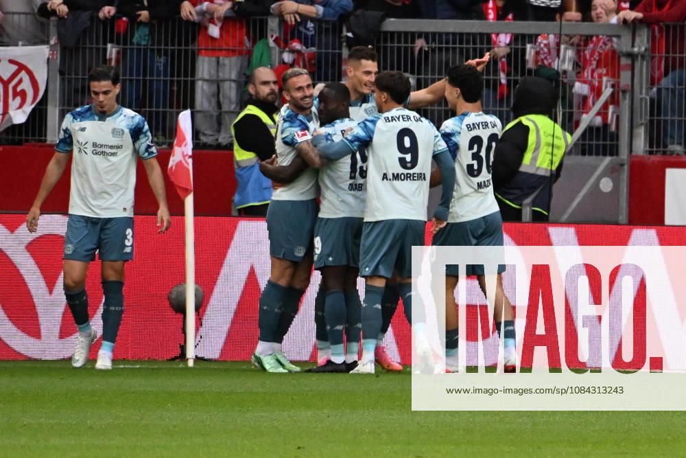 Soccer 1 Bundesliga, FSV Mainz 05 vs. Bayer 04 Leverkusen: Goal celebration after Patrik Schick s goal for Bayer 04 Leverkusen (0-2). DFL and DFB regulations prohibit any use of photographs as image sequences and or quasi-VIDEO Mainz