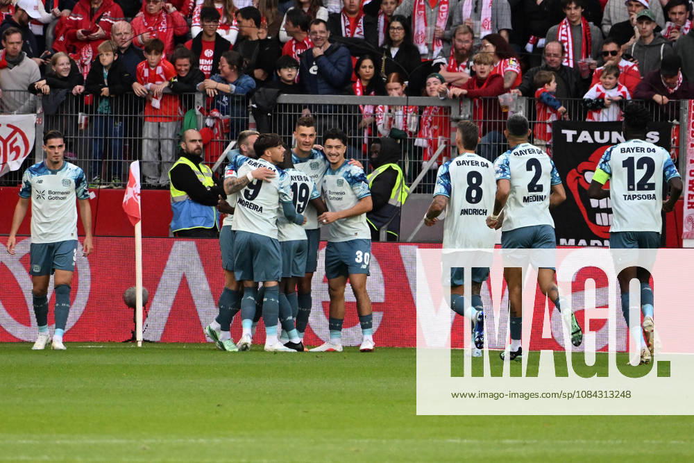 Soccer 1 Bundesliga, FSV Mainz 05 vs. Bayer 04 Leverkusen: Goal celebration after Patrik Schick s goal for Bayer 04 Leverkusen (0-2). DFL and DFB regulations prohibit any use of photographs as image sequences and or quasi-VIDEO Mainz