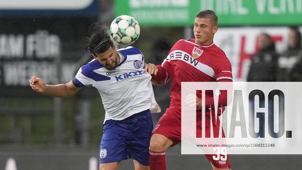 Hänsch Arena, Meppen, GER, 3. Liga, Matchday 9: SV Meppen vs. VfB Stuttgart II, Heading duel between Stefan Rankic (SV Meppen, 33) and Enis Redzepi (VfB Stuttgart II, 39). DFL regulations prohibit any use of photographs as image sequences and or quasi-video. Meppen, Lower Saxony, Hänsch Arena