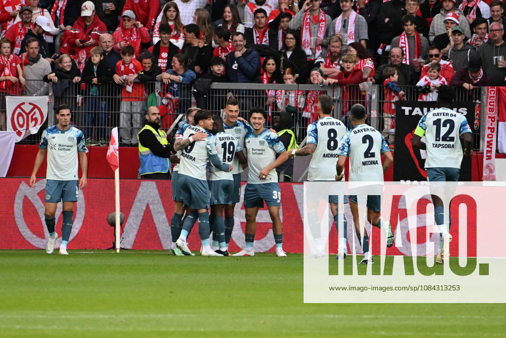 Soccer 1 Bundesliga, FSV Mainz 05 vs. Bayer 04 Leverkusen: Goal celebration after Patrik Schick s goal for Bayer 04 Leverkusen (0-2). DFL and DFB regulations prohibit any use of photographs as image sequences and or quasi-VIDEO Mainz