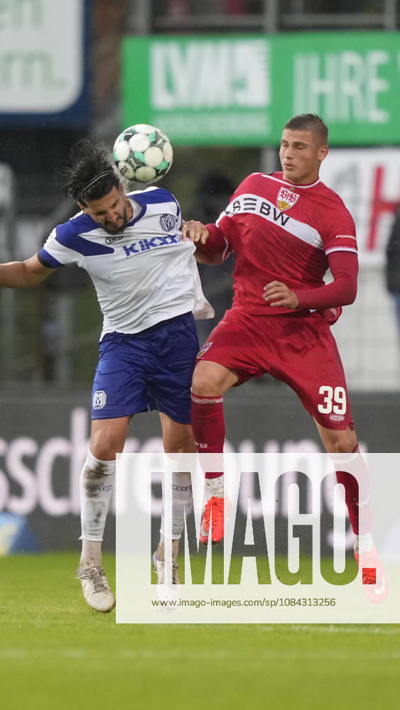 Hänsch Arena, Meppen, GER, 3. Liga, Matchday 9: SV Meppen vs. VfB Stuttgart II, Heading duel between Stefan Rankic (SV Meppen, 33) and Enis Redzepi (VfB Stuttgart II, 39). DFL regulations prohibit any use of photographs as image sequences and or quasi-video. Meppen, Lower Saxony, Hänsch Arena