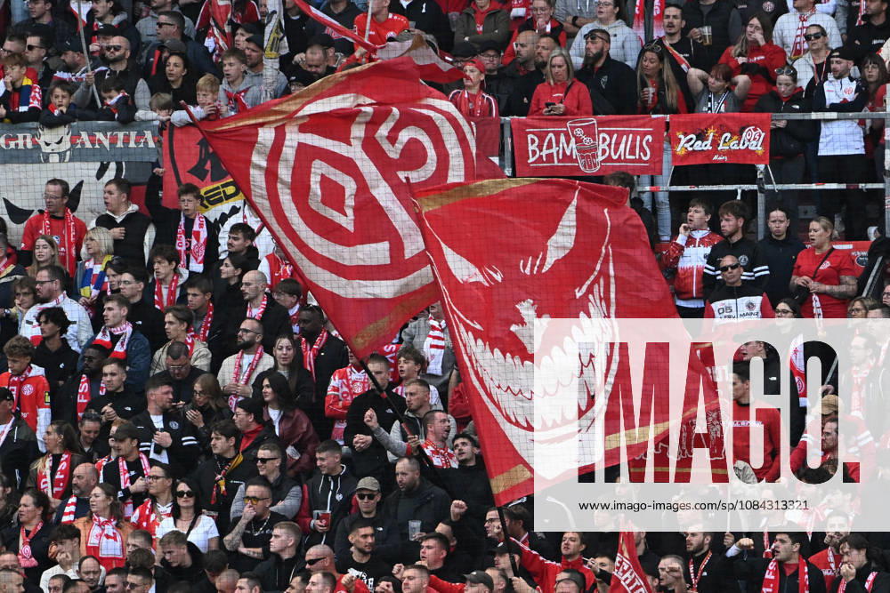 Soccer, Bundesliga 1, FSV Mainz 05 vs. Bayer 04 Leverkusen – Mainz fans, atmosphere, scarves, emotions. DFL and DFB regulations prohibit any use of photographs as image sequences and or quasi-video. Mainz