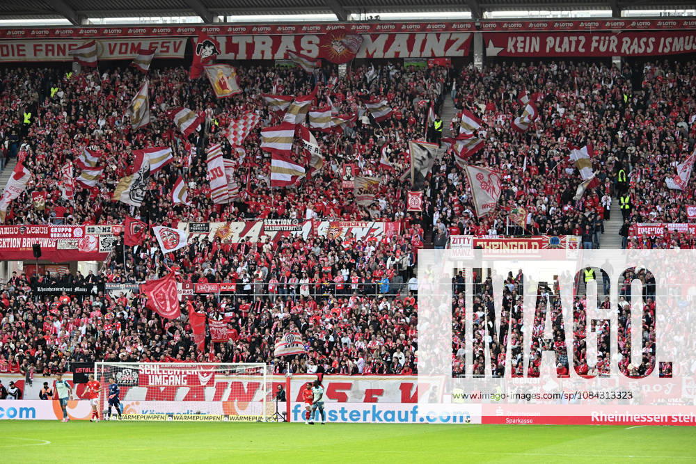 Soccer, Bundesliga 1, FSV Mainz 05 vs. Bayer 04 Leverkusen – Mainz fans, atmosphere, scarves, emotions. DFL and DFB regulations prohibit any use of photographs as image sequences and or quasi-video. Mainz