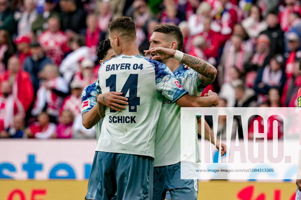 Germany Soccer Season 2026–2027, Bundesliga 1, Matchday 5, FSV Mainz 05 vs. Bayer 04 Leverkusen at MEWA Arena in Mainz; Leverkusen players celebrate their 0–1 lead, goal, goal celebration, celebration, joy, emotions, Mainz, MEWA Arena, Germany