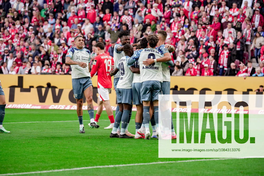 Germany Soccer Season 2026–2027, Bundesliga 1, Matchday 5, FSV Mainz 05 vs. Bayer 04 Leverkusen at MEWA Arena in Mainz; Leverkusen players celebrate their 0–1 lead, goal, goal celebration, celebration, joy, emotions, Mainz, MEWA Arena, Germany