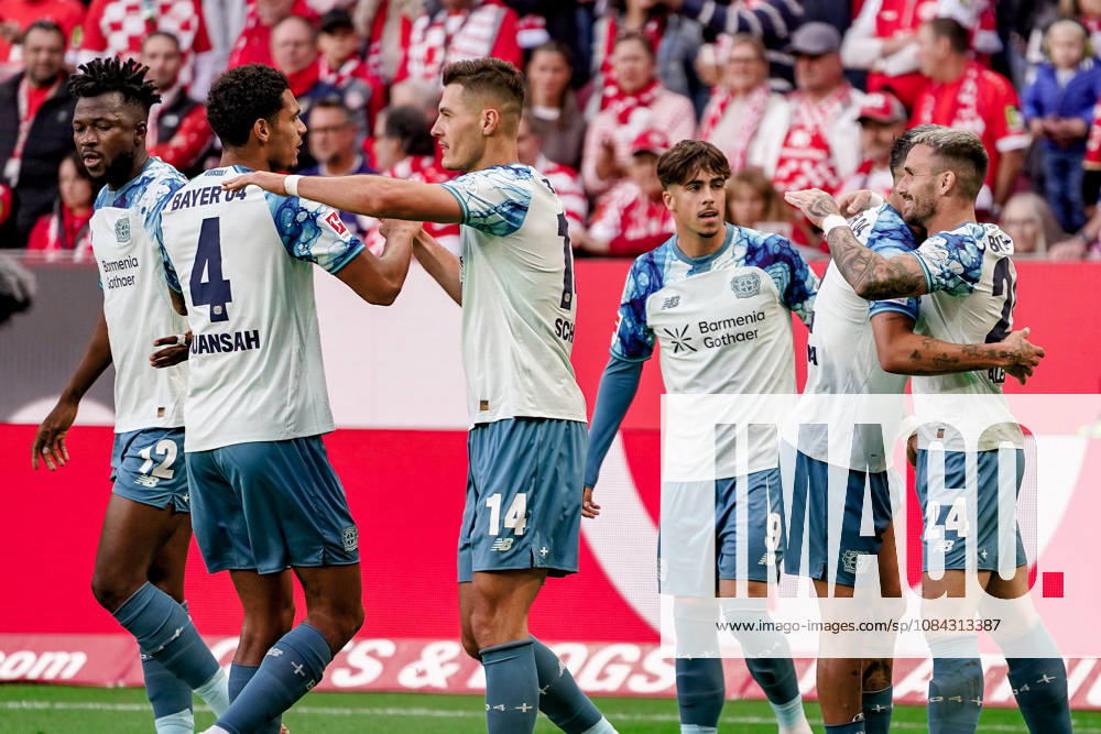 Germany Soccer Season 2026–2027, Bundesliga 1, Matchday 5, FSV Mainz 05 vs. Bayer 04 Leverkusen at MEWA Arena in Mainz; Leverkusen players celebrate their 0–1 lead, goal, goal celebration, celebration, joy, emotions, Mainz, MEWA Arena, Germany
