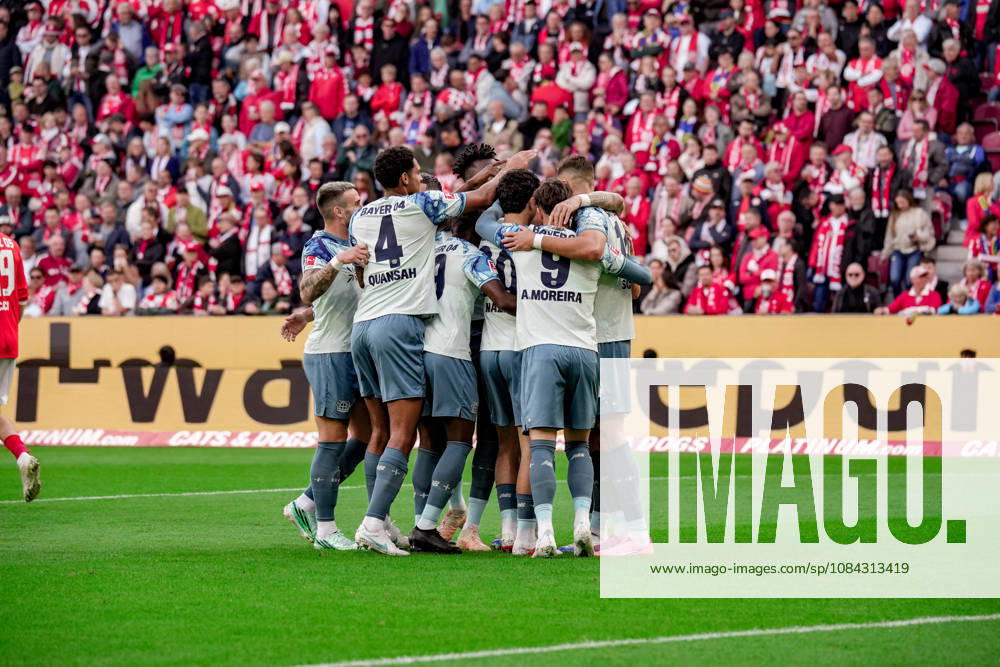 Germany Soccer Season 2026–2027, Bundesliga 1, Matchday 5, FSV Mainz 05 vs. Bayer 04 Leverkusen at MEWA Arena in Mainz; Leverkusen players celebrate their 0–1 lead, goal, goal celebration, celebration, joy, emotions, Mainz, MEWA Arena, Germany