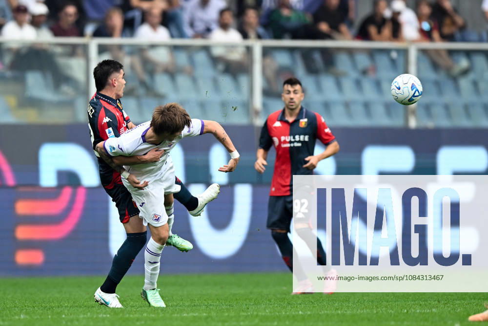 GenoaÕs Johan Vasquez fights for the ball during the Serie A soccer match between Genoa and Fiorentina at the Luigi Ferraris Stadium in Genoa, Italy - Saturday, October 10, 2026. - Soccer .