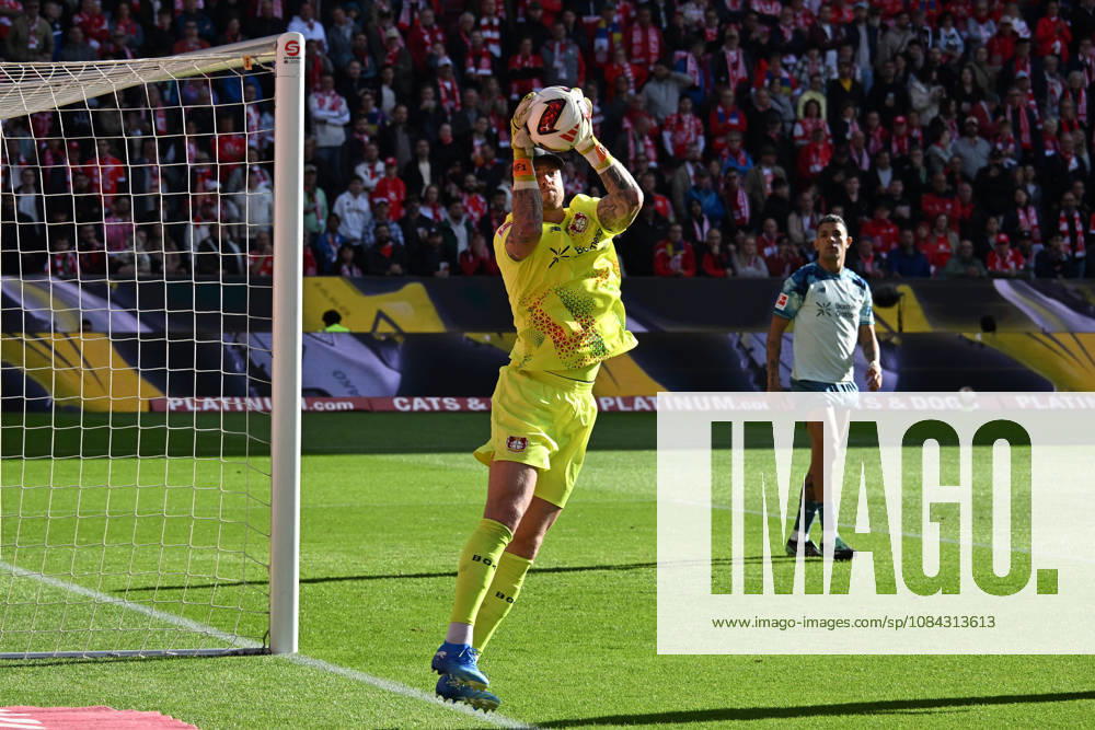 Soccer, Bundesliga 1, FSV Mainz 05 vs. Bayer 04 Leverkusen, photo by Mark Flekken, Bayer 04 Leverkusen. DFL and DFB regulations prohibit any use of photographs as image sequences and or quasi-video. Mainz
