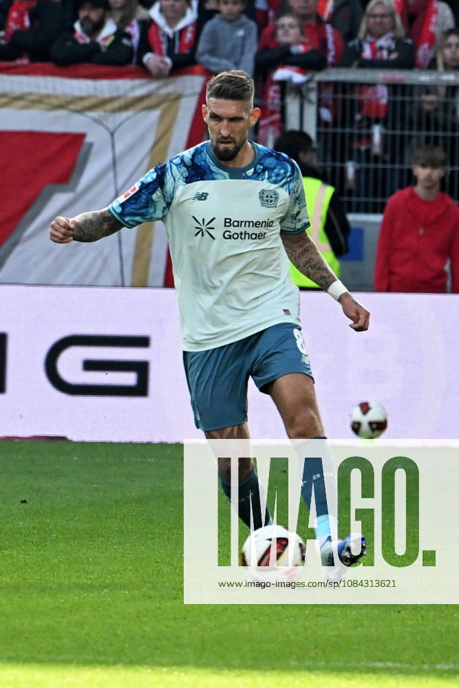 Soccer 1st Bundesliga, FSV Mainz 05 vs. Bayer 04 Leverkusen, Robert Andrich (Bayer 04 Leverkusen), cropped image. DFL and DFB regulations prohibit any use of photographs as image sequences and or quasi-video. Mainz