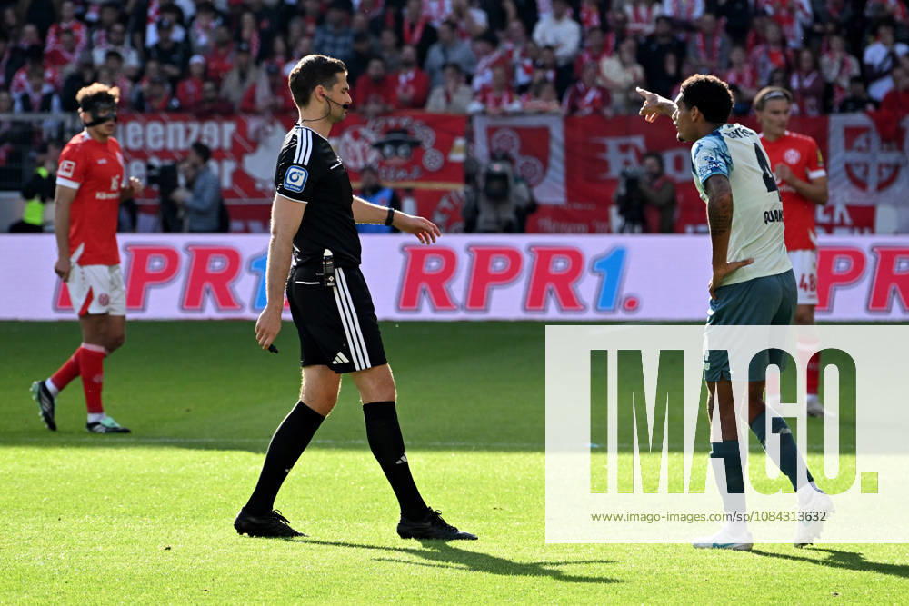 Soccer 1st Bundesliga, FSV Mainz 05 vs. Bayer 04 Leverkusen – Referees: Max Burda and Jarell Quansah – Bayer 04 Leverkusen – DFL – DFB REGULATIONS PROHIBIT ANY USE OF PHOTOGRAPHS AS IMAGE SEQUENCES AND OR QUASI-VIDEO – Mainz