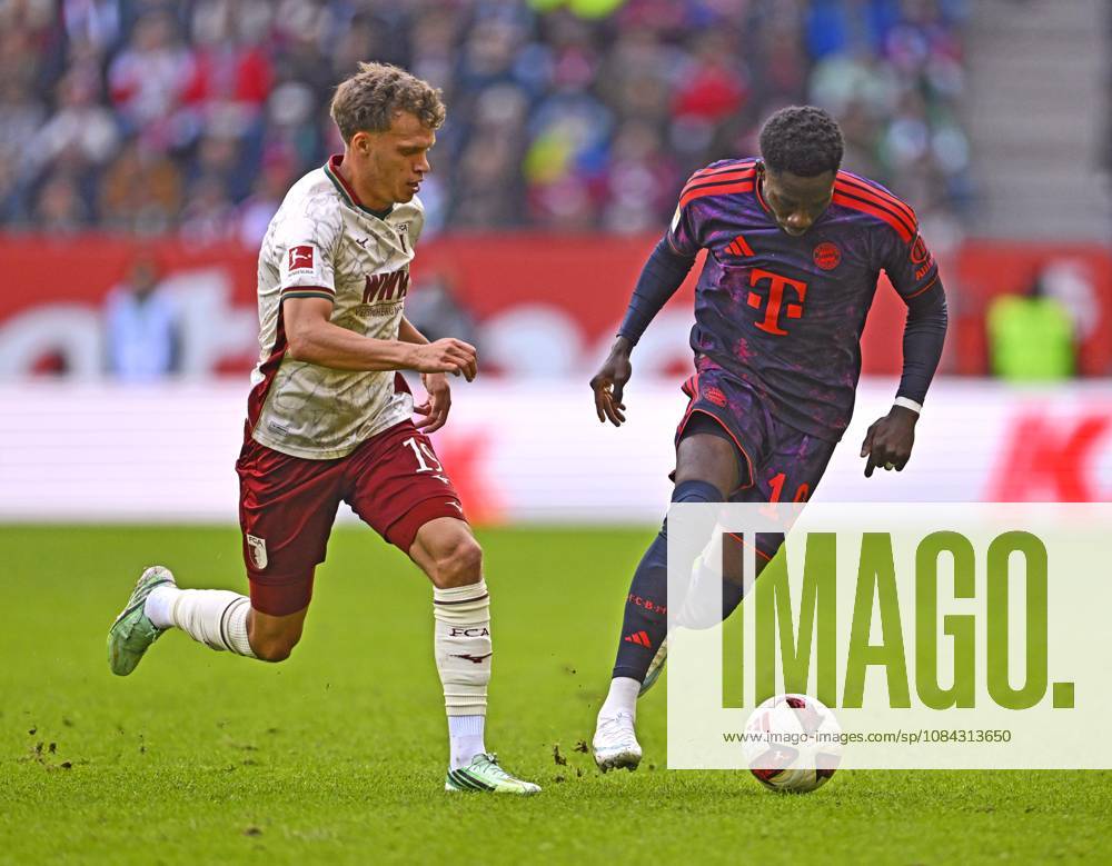 2026–2027 Bundesliga, Matchday 5, FC Augsburg vs. FC Bayern Munich, at the WWK Arena in Augsburg, from left: Robin Fellhauer (Augsburg) vs. Alphonso Davies (FC Bayern Munich)