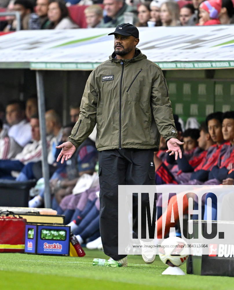 2026–2027 Bundesliga, Matchday 5, FC Augsburg vs. FC Bayern Munich, at the WWK Arena in Augsburg, Coach Manuel Baum of FC Augsburg is dissatisfied