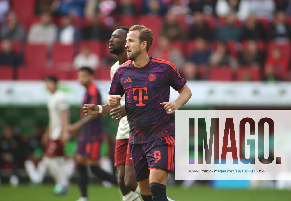 Soccer, Men s, 2026–2027 Season, FC Augsburg vs. FC Bayern Munich, Bundesliga, WWK Arena: Harry Kane of FC Bayern Munich running, head, upper body. DFL and DFB regulations prohibit any use of photographs as image sequences and or quasi-video.
