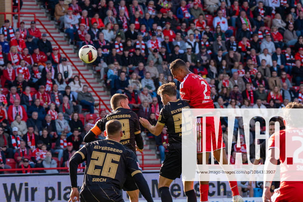 German Soccer Bundesliga 1, Matchday 5, 2026–2027, 1. FC Union Berlin vs. SV Elversberg on October 10, 2026, at the Stadion An der Alten Försterei in Berlin; Felix Uduokhai (1. FC Union Berlin) had a header chance, 2