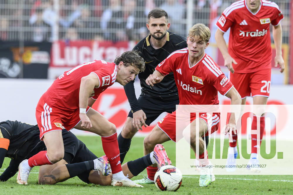 In the photo, from left: Tim Skarke (Union Berlin, 21), Lukasz Poreba (SV Elversberg, 08), Andras Schaefer (Union Berlin, 13); tackle, action, battle, fighting for the ball, GER, Berlin, soccer, 1. FC Union Berlin vs. SV Elversberg, at the Alte Försterei, October 10, 2026, DFB and DFL regulations prohibit any use of photographs as image sequences and or quasi-video,