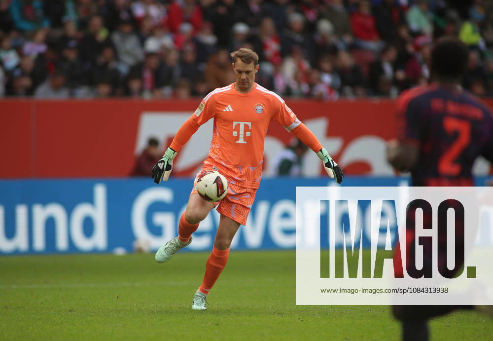 Soccer, Men s, 2026–2027 Season, FC Augsburg vs. FC Bayern Munich, Bundesliga, WWK Arena: Manuel Neuer of FC Bayern Munich controls the ball with his thigh. DFL and DFB regulations prohibit any use of photographs as image sequences and or quasi-video.