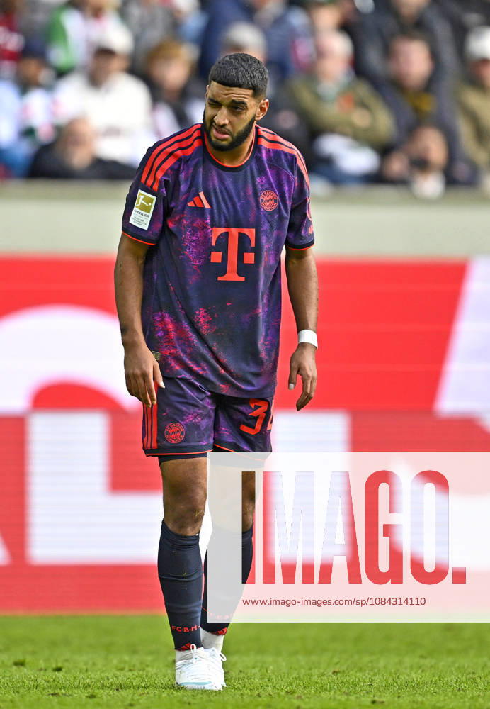 2026–2027 Bundesliga Season, Matchday 5, FC Augsburg vs. FC Bayern Munich, at the WWK Arena in Augsburg, Ismael Saibari of FC Bayern Munich is having trouble seeing