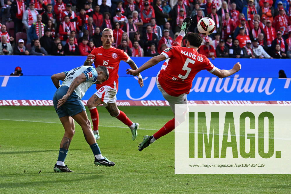 Soccer, Bundesliga 1, FSV Mainz 05 vs. Bayer 04 Leverkusen, Facundo Medina (Bayer 04 Leverkusen) vs. Eric Martel (FSV Mainz 05), Tackle, action, battle for the ball. DFL and DFB regulations prohibit any use of photographs as image sequences and or quasi-video. Mainz