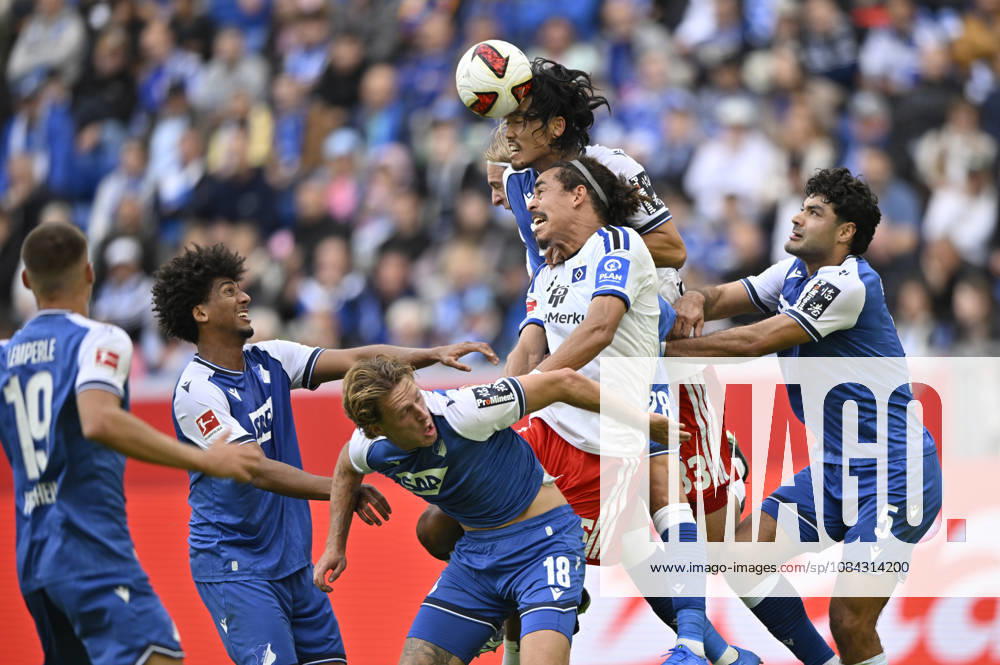Penalty area play, Goalmouth action, header duel, tackle, Koki Machida (TSG 1899 Hoffenheim 28) vs. Yussuf Poulsen (Hamburger SV HSV 15), TSG 1899 Hoffenheim vs. Hamburger SV HSV 10 10 2026 DFL REGULATIONS PROHIBIT ANY USE OF PHOTOGRAPHS AS IMAGE SEQUENCES AND OR QUASI-VIDEO TSG 1899 Hoffenheim vs. Hamburger SV HSV