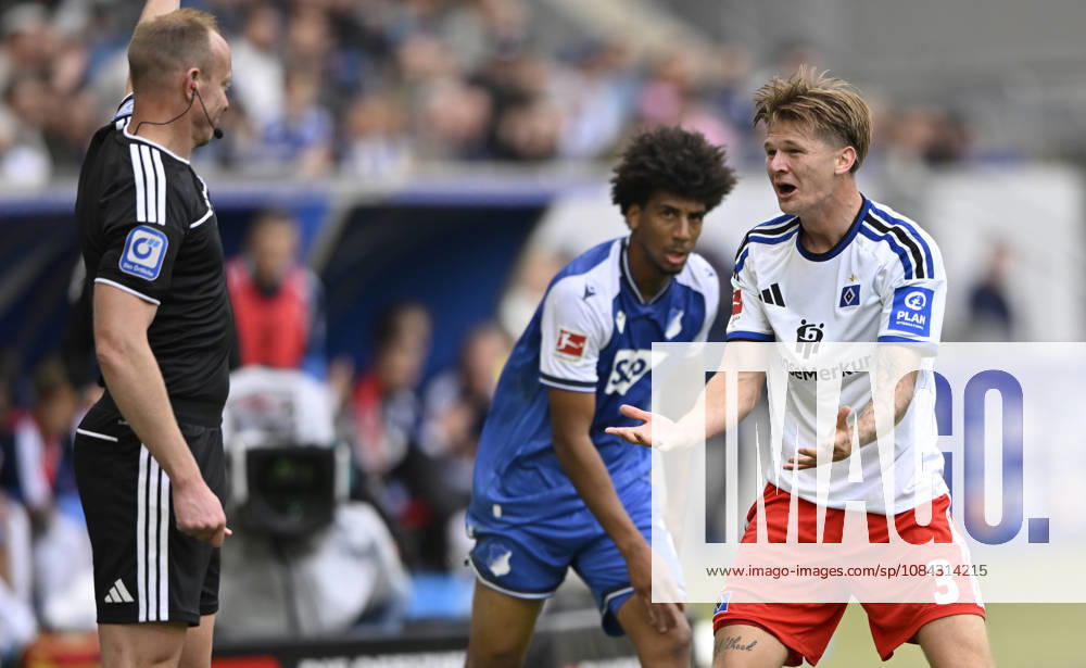 After a tackle, Bernardo TSG 1899 Hoffenheim 13 vs. David Moeller Wolfe Hamburger SV HSV 03: Bernardo is angry at the linesman (assistant referee) TSG 1899 Hoffenheim vs. Hamburger SV HSV 10 10 2026 DFL REGULATIONS PROHIBITANY USE OF PHOTOGRAPHS AS IMAGE SEQUENCES AND OR QUASI-VIDEO TSG 1899 Hoffenheim vs. Hamburger SV HSV
