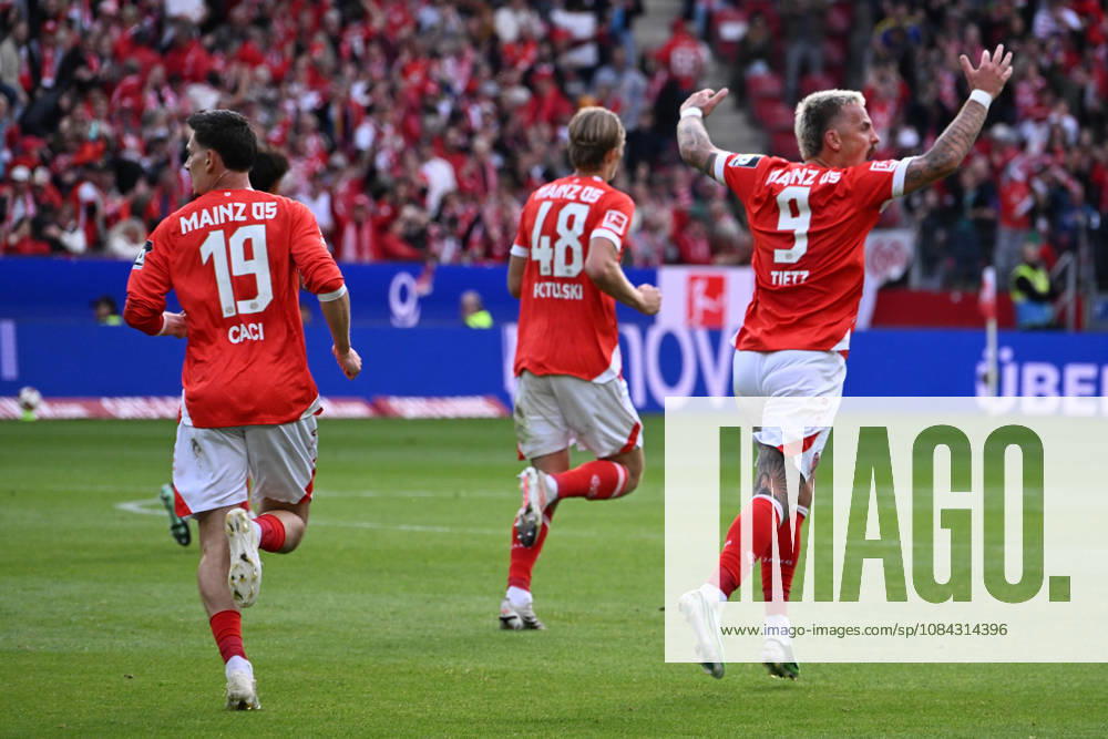 Soccer 1 Bundesliga, FSV Mainz 05 vs. Bayer 04 Leverkusen: Goal celebration after Anthony Caci’s goal for FSV Mainz 05. DFL and DFB regulations prohibit any use of photographs as image sequences and or quasi-videoEO Mainz