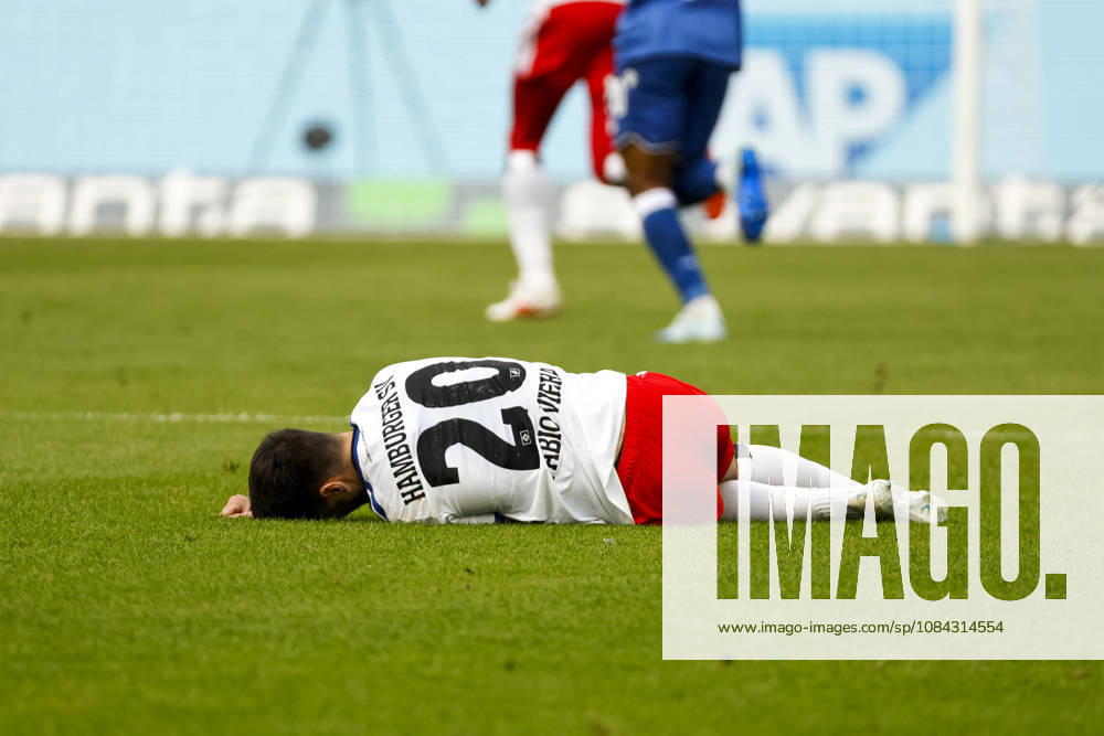 Fabio Vieira, Hamburger SV, 20, injured on the ground, Germany, soccer, Bundesliga 1, Matchday 5, 2026–2027, TSG Hoffenheim vs. Hamburger SV, October 10, 2026, Sinsheim SNP Arena, Germany