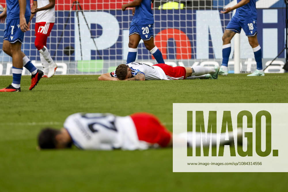 Fabio Vieira (Hamburger SV), 20, and Nicolai Remberg (Hamburger SV), 21, injured on the field, Germany, soccer, Bundesliga 1, Matchday 5, 2026–2027, TSG Hoffenheim vs. Hamburger SV, October 10, 2026, Sinsheim SNP Arena, Germany