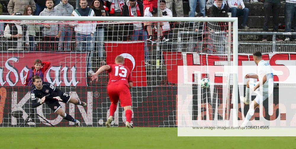 Men s, Soccer, 2026–2027 Season, 3rd Division, Matchday 8: FC Würzburger Kickers vs. FC Hansa Rostock; from left: Marko Rajkovacic (FC Würzburger Kickers), Philipp Ochs, FC Würzburger Kickers, Kenan Fatkic, FC Hansa Rostock, scores the goal to make it 0–2, scores the goal 0–2, Würzburg, AKON ARENA, Bavaria, Germany