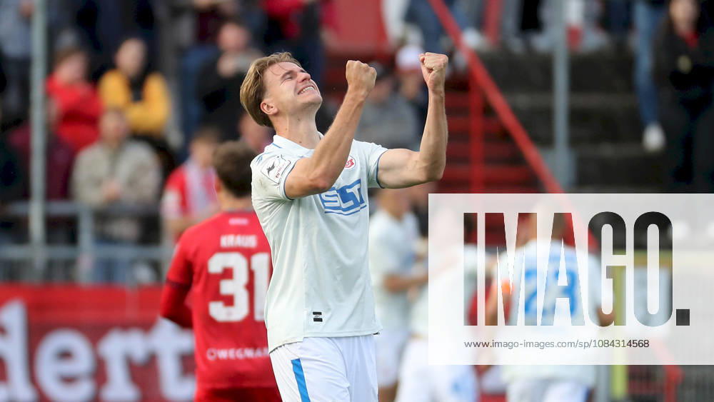 Men s, Soccer, 2026–2027 Season, 3rd Division, Matchday 8: FC Würzburger Kickers vs. FC Hansa Rostock; from left: Florian Carstens; FC Hansa Rostock celebrating the goal; goal celebration; cheering after the goal that made it 0–2; Würzburg AKON ARENA, Bavaria, Germany