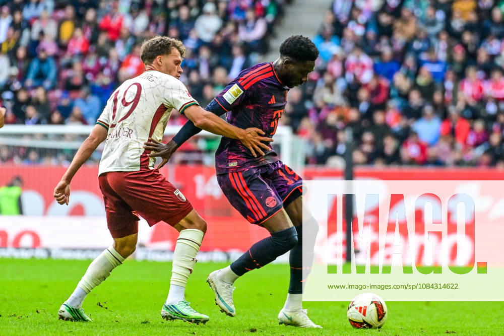 Germany, Soccer, Men s, Bundesliga 1, Matchday 5, FC Augsburg vs. FC Bayern Munich Robin Fellhauer (FC Augsburg), 19 Alphonso Davies (Bayern Munich), 19 Augsburg WWK Arena, Bayern, Germany