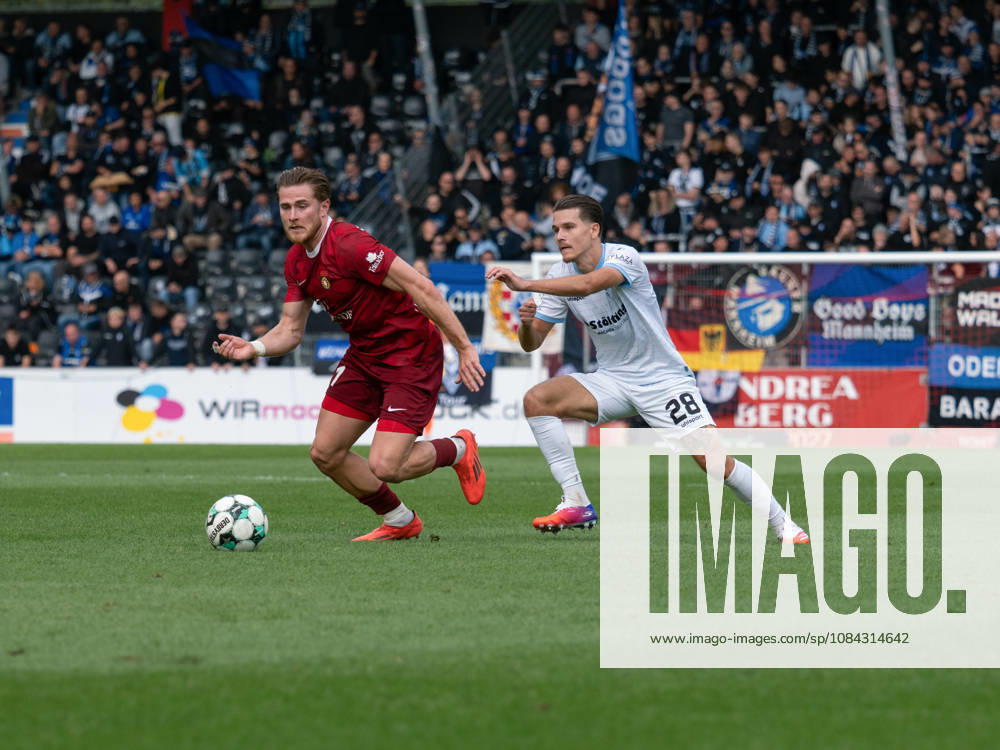 Head-to-head: Tim Rossmann (SG Sonnenhof Grossaspach, No. 11) vs. Diego Michel (SV Waldhof Mannheim, No. 28), running duel, sprint duel, ball possession, GER, soccer, SG Sonnenhof Grossaspach vs. SV Waldhof Mannheim, 3rd Division, Matchday 8, Aspach, 2026–2027 season, October 10, 2026, GER, Soccer, SG Sonnenhof Grossaspach vs. SV Waldhof Mannheim, 3rd Division, Matchday 8, Aspach, 2026–2027 season, October 10, 2026, Aspach